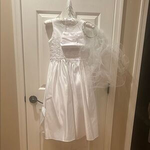 White Sleeveless Dress with Veil